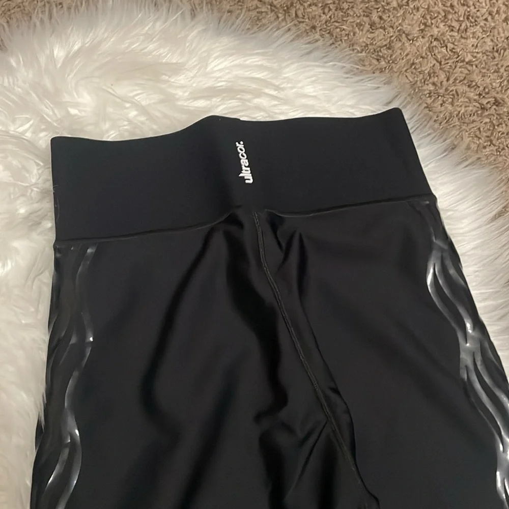 Ultracor Perforated and Swivel Leggings - Picture 5 of 8